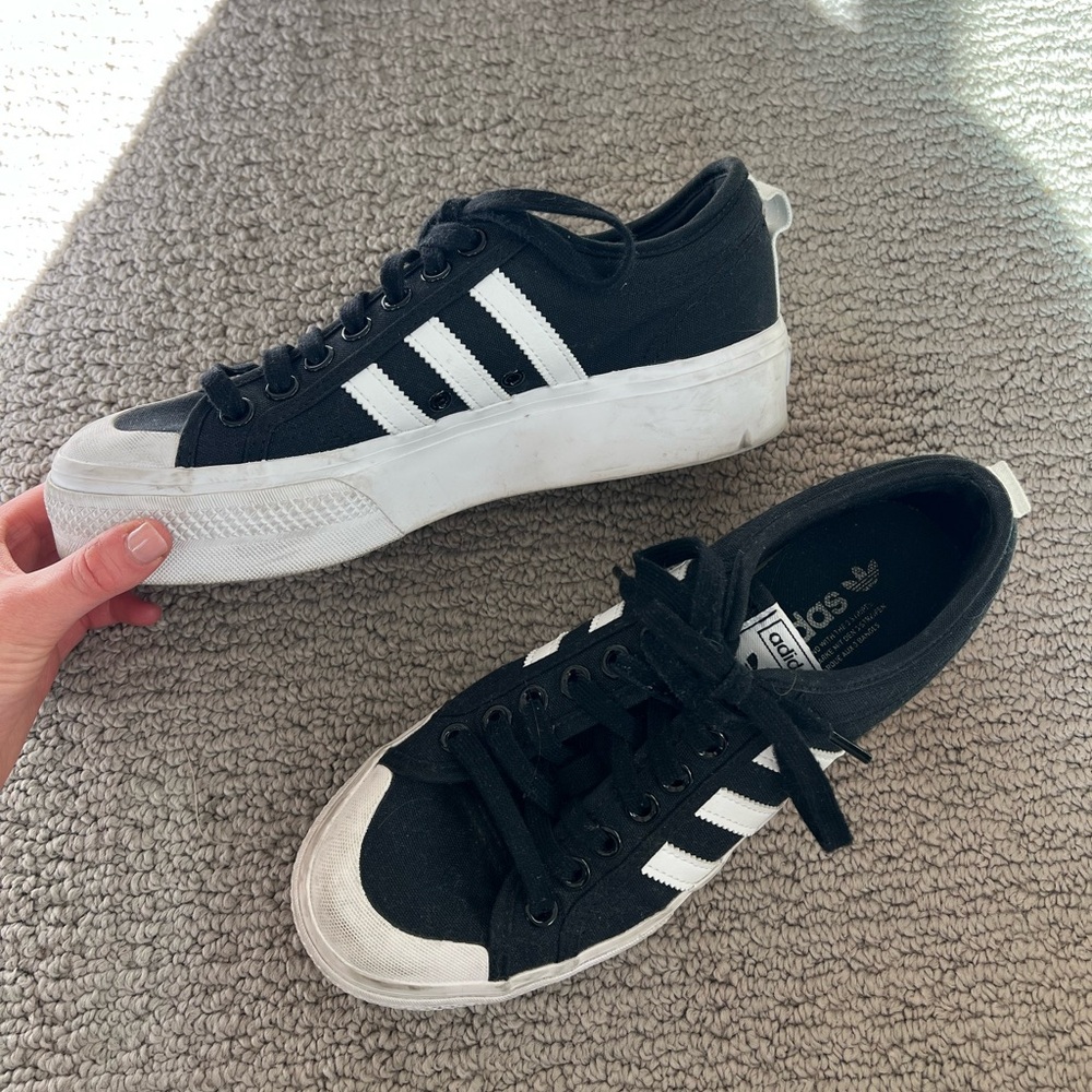 Adidas Sneakers